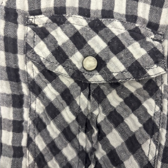 44MM Gray and White button down with pearl snap buttons - Picture 3 of 7